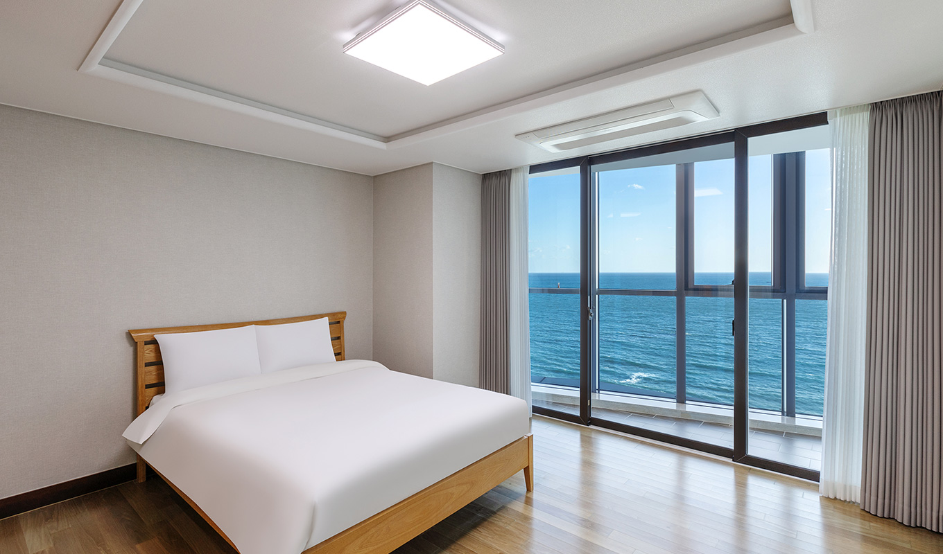 https://mom-mom.cdn-nhncommerce.com/Mall-No-Chsg/20251021/143725.744018746/deluxe_room06.jpg